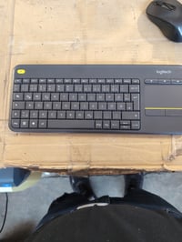 Bezdrôtová klávesnica Logitech K400 Plus so vstavaným touchpadom — na súčiastky / rozobratie: bez wifi adaptéra (stav: pozri 2. obrázok) 2