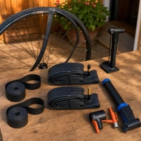Set za popravak bicikla: 26" traka za obruč + 2x 26" zračnice + adapter ventila + mini pumpa 1