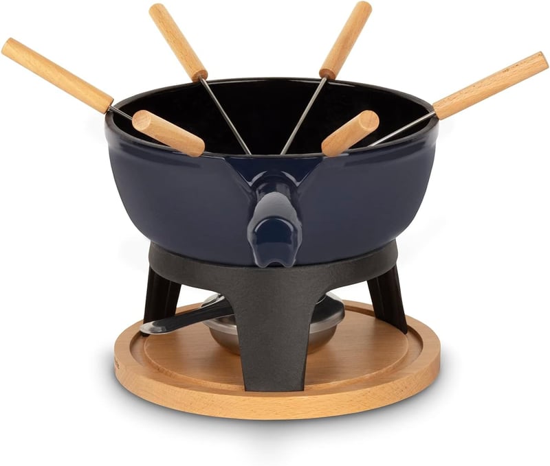 Mont JOUX Fondue készlet, 6 villával, kék öntöttvas edény, natúr fa talppal