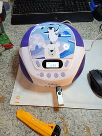 MOOOV Iceberg 477179 dječji CD MP3 player USB — neispravan, djelomično radi: poklopac CD-a pričvršćen je jednim zglobom (stanje: vidi 2. sliku) 2