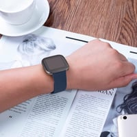 AK Szilikon Szíj Fitbit Versa 2/Versa/Versa Lite Okosórához - Puha, Vízálló Sportpánt, Állítható Méret, Tengerészkék 7
