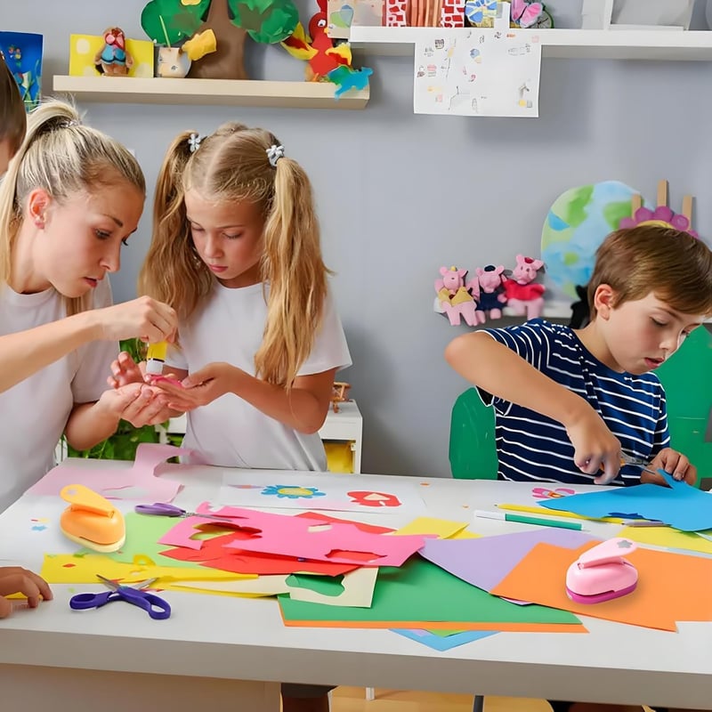 Alleshelfer Motívum Lyukasztó Készlet 4db - Csillag, Szív, Cseresznyevirág, Hópehely Mintákkal Scrapbookinghoz és DIY Kézműves Projektekhez 