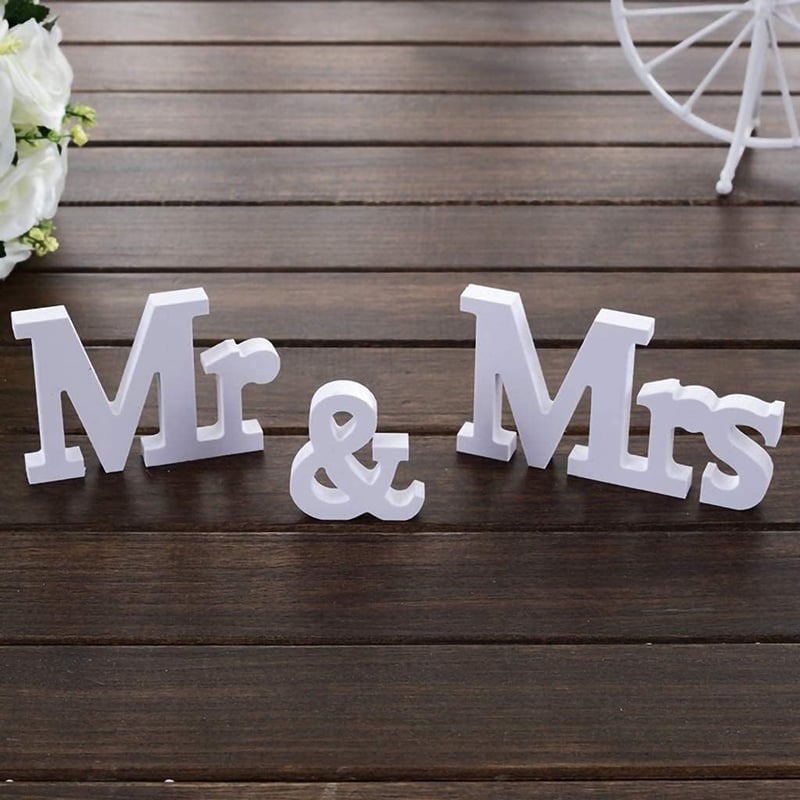 Alnicov Mr and Mrs fehér dekorációs felirat esküvői asztal díszítéshez