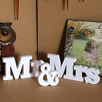 Alnicov Mr and Mrs fehér dekorációs felirat esküvői asztal díszítéshez 4
