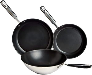 Amazon Basics set od 3 neprijanjajuće tave i wok, nehrđajući čelik — Manji tragovi korištenja na tavi (stanje: vidi 2. sliku)