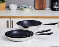 3-dielna súprava nepriľnavých panvíc a wok panvice Amazon Basics, nehrdzavejúca oceľ — Mierne opotrebovanie na panvici (stav: pozri 2. obrázok) 10