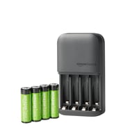 Amazon Basics 4 ks nabíjacích batérií AA NiMH s nabíjačkou, s EU zástrčkou, čierne 1