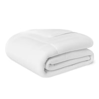 Amazon Basics 4 Évszakos Paplan 300 GSM Hipoallergén Alternatív Pehelytöltettel 220x240 cm Fehér 1