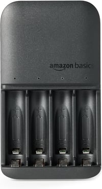 Amazon Basics NiMH akkumulátortöltő 4 fiókos EU csatlakozóval + 4 AA 2000 mAh + 4 AAA 800 mAh - fekete - 8 db 6