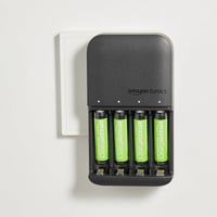 Amazon Basics NiMH akkumulátortöltő 4 fiókos EU csatlakozóval + 4 AA 2000 mAh + 4 AAA 800 mAh - fekete - 8 db 8