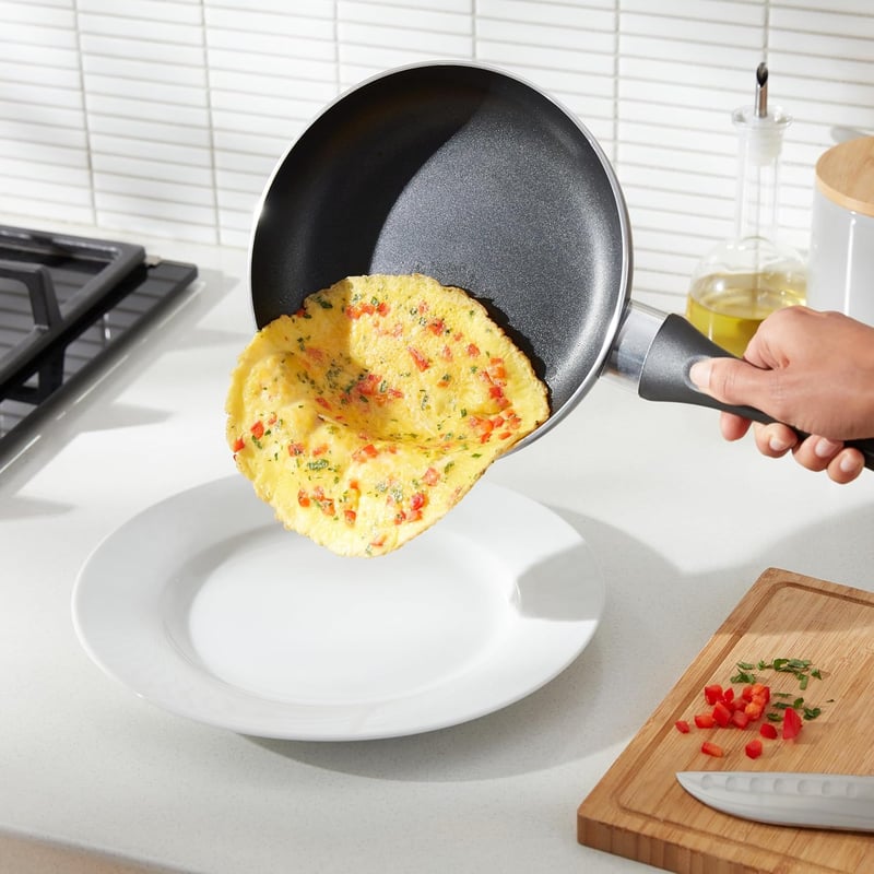 Amazon Basics 8 részes tapadásmentes edénykészlet fekete - 8-Piece, Non Stick
