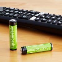 Nabíjateľné mikrotužkové batérie Amazon Basics AAA NiMH, 12 ks – 800 mAh, 1,2 V, až 1000 nabíjacích cyklov, prednabité 3