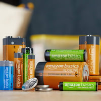 Nabíjateľné mikrotužkové batérie Amazon Basics AAA NiMH, 12 ks – 800 mAh, 1,2 V, až 1000 nabíjacích cyklov, prednabité 7