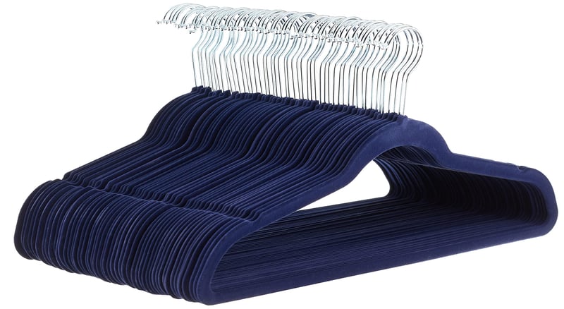 Set umerașe din catifea Amazon Basics – Subțiri, antiderapante, bleumarin/argintiu, 50 buc.