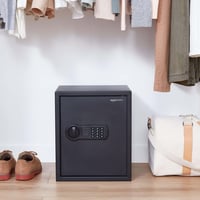 Elektronický oceľový trezor Amazon Basics s programovateľnou digitálnou klávesnicou na šperky a cennosti, 43 l, 35x33x42 cm, čierny 5