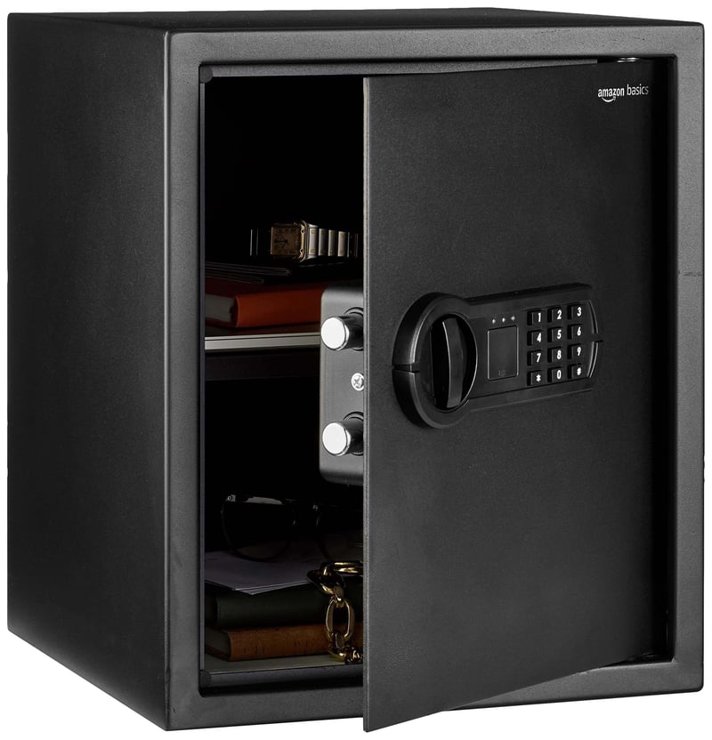 Elektronický oceľový trezor Amazon Basics s programovateľnou digitálnou klávesnicou na šperky a cennosti, 43 l, 35x33x42 cm, čierny
