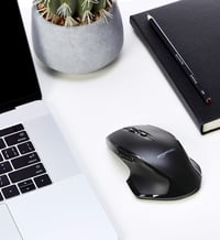 Amazon Basics Ergonomikus Vezeték Nélküli Egér Gyors Görgetéssel Fekete 5