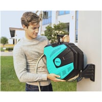 Nástenný automatický hadicový navijak Amazon Basics s 15 m hadicou, 180-stupňovým otáčaním a rozprašovacou tryskou, čierno-zelený 7