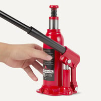 Hydraulický fľaškový zdvihák Amazon Basics, nosnosť 4000 kg, pomalé spúšťanie - červený 3