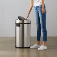 Amazon Basics okrugla cilindrična kanta za otpatke od nehrđajućeg čelika s poklopcem na ljuljanje, 65 litara, srebrna/crna 6