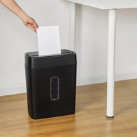 Skartovačka Amazon Basics s krížovým rezom, 12 listov, 22,7 l odpadová nádoba s priehľadným okienkom, na dokumenty a kreditné karty, čierna 7