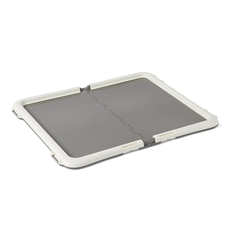 Držiak na podložky na výcvik psov Amazon Basics, s bezpečnými klipsami, extra hrubý a protišmykový, recyklovaný plast, 71,1 x 86,4 cm, L