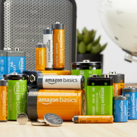 Alkalické gombíkové batérie Amazon Basics LR44 1,5 V, bez obsahu ortuti, balenie 6 ks, s dlhou životnosťou 5