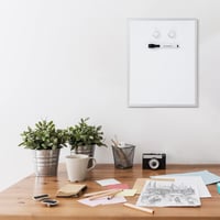 Magnetická biela tabuľa Amazon Basics s hliníkovým rámom, samolepiaca – 28 x 36 cm 6