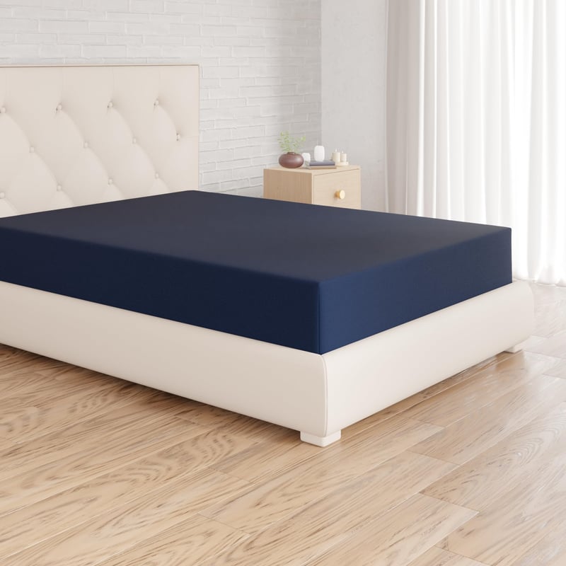 Amazon Basics plahta s gumicom od mikrovlakana, 160x200x30 cm, 100% poliester, mekana i prozračna, tamnoplava