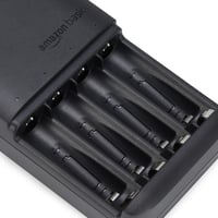 Nabíjačka batérií Amazon Basics NiMH pre AA a AAA články s EÚ zástrčkou, 4 ks, čierna 5