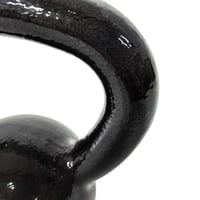 Liatinový kettlebell Amazon Basics, 8 kg, čierny, na cvičenie so závažím 3