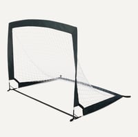 Súprava 2 ks prenosných skladacích futbalových bránok Amazon Basics, 121 x 91 cm, tréningové bránky do záhrady so sieťou a taškou, čierne 5