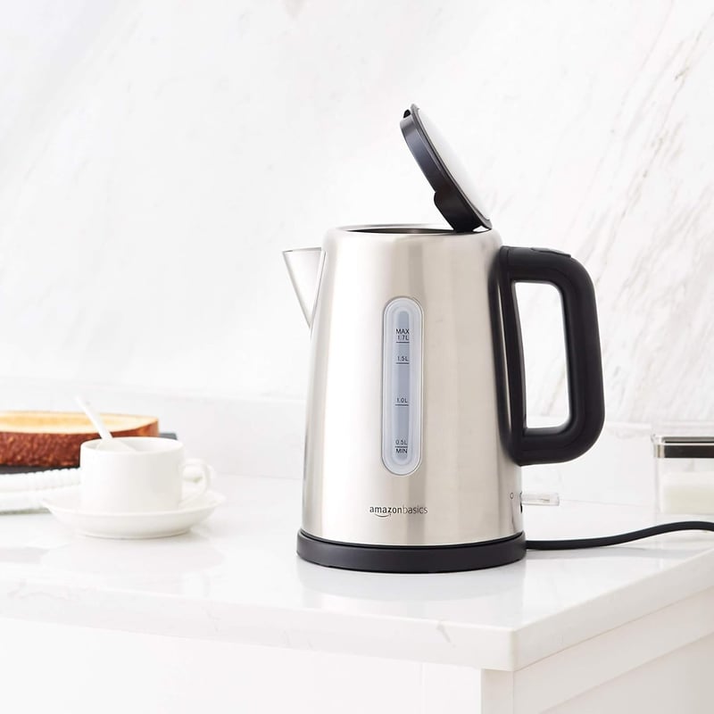 Amazon Basics Rozsdamentes Acél Hordozható Vízforraló 1.7L Ezüst