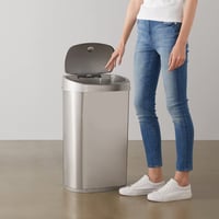 Amazon Basics kanta za otpatke od nehrđajućeg čelika s automatskim poklopcem, pravokutna, 50 litara, srebrna 2