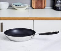 Amazon Basics rozsdamentes acél tapadásmentes serpenyő 20 cm indukciós - 20 cm, Non-stick 6