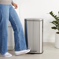 Amazon Basics Szatén Nikkel Szögletes Lágyan Záródó Fedeles Konyhai Szemetes Pedálos 30 l Konyha Fürdőszoba Iroda 2