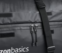 Geantă portbagaj auto Amazon Basics 425L, impermeabilă, pliabilă, pentru vehicule cu bare transversale, 8 chingi de fixare consolidate, negru 4