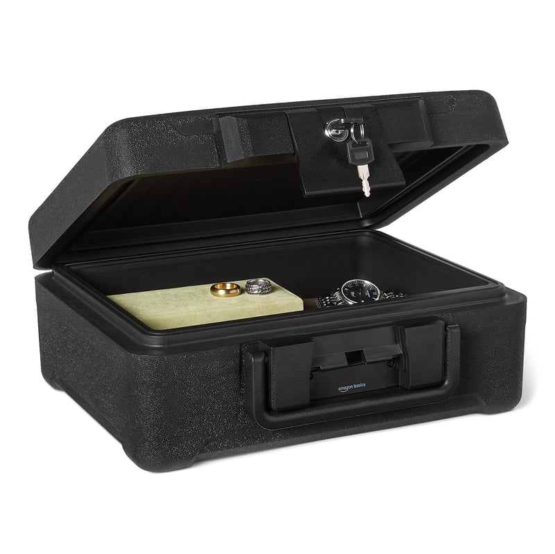 Ohňovzdorná a vodotesná kazeta na dokumenty Amazon Basics so zámkom na kľúč, 6,2 l, s certifikáciou UL 72 Class 350, čierna