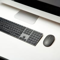 Súprava nabíjateľnej bezdrôtovej myši a klávesnice Amazon Basics, francúzske rozloženie – šedo-čierna 10