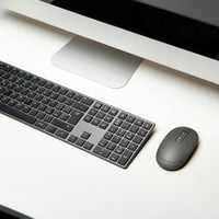 Nabíjateľná bezdrôtová myš a ultratenká tichá klávesnica plnej veľkosti s numerickým blokom Amazon Basics, čierna 9