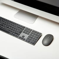 Amazon Basics újratölthető vezeték nélküli ultravékony csendes billentyűzet és egér numerikus gombsorral - fekete 9