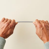 Cablu de încărcare iPhone Amazon Basics USB-A la Lightning, împletit cu nailon dublu, certificat MFi, gri închis, 1,8 m 5