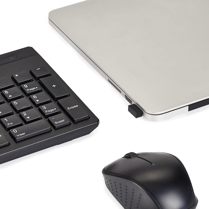 Amazon Basics Vezeték nélküli billentyűzet és egér szett, 2.4GHz, fekete