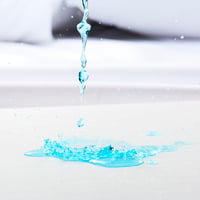 Husă de protecție pentru saltea Amazon Basics, impermeabilă, cu fermoar, protecție împotriva acarienilor și a ploșnițelor, 180x200 cm, pentru o înălțime de până la 30 cm, albă 6