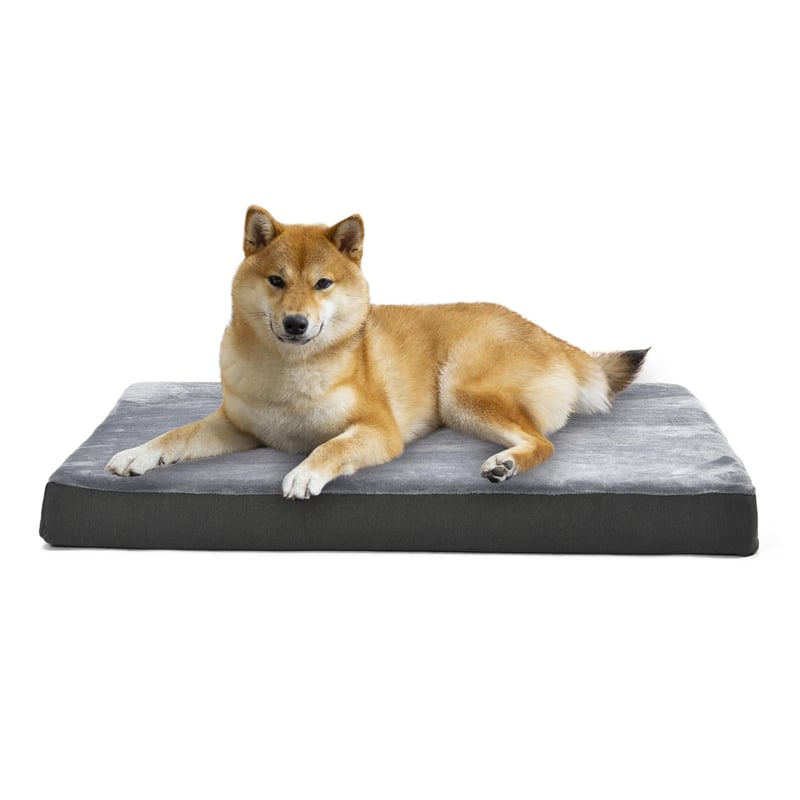 Chladiaca gélová ortopedická posteľ pre psov Amazon Basics XL s pamäťovou penou, odnímateľným prateľným poťahom, sivá, 104 x 74 x 10 cm