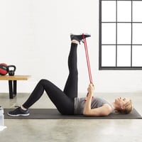 AmazonBasics Fitness odporová guma na zhyby, záťaž 4,5 – 15,8 kg, šírka 1,27 cm, červená tréningová guma 8