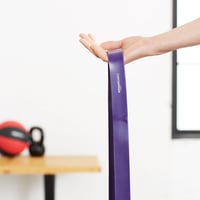 Bandă elastică de fitness AmazonBasics pentru tracțiuni, lățime 3,18 cm, rezistență 18-36 kg, culoare mov 2