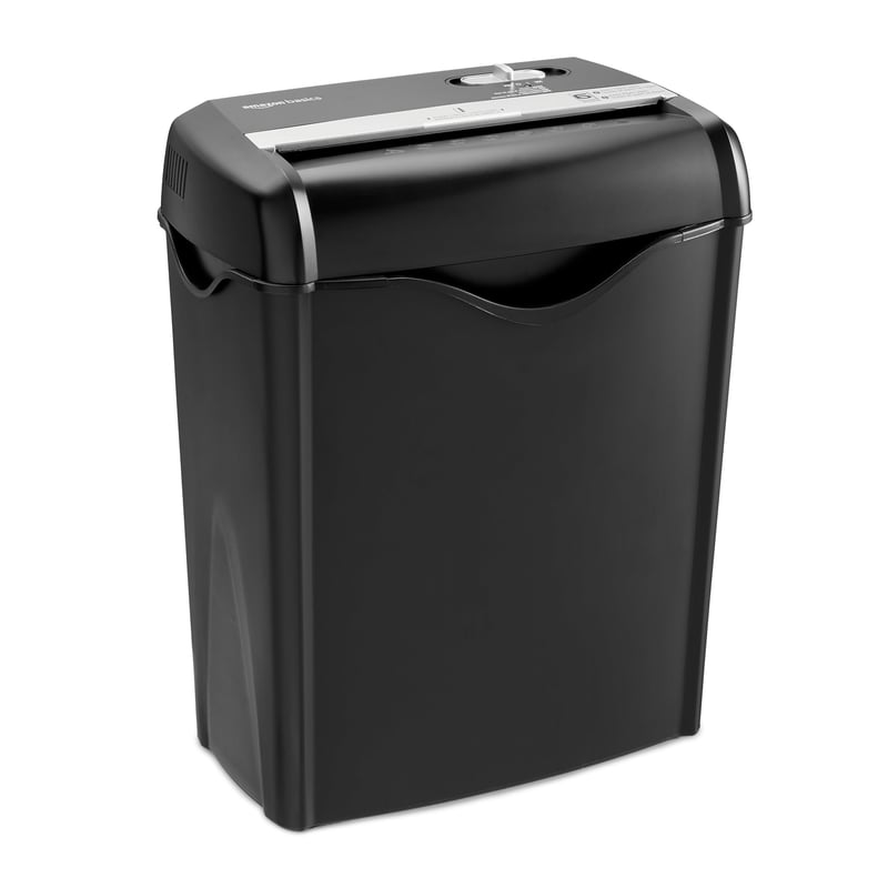 AmazonBasics uništavač dokumenata, poprečno rezanje, 5-6 listova A4 papira i bankovne kartice, košara 14,5 L, crni