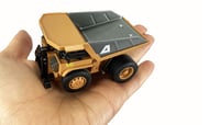Amewi Diaľkovo ovládaný mini sklápač, kovový, 8-kanálový, 1:64, RTR, žltý, pre deti od 6 rokov 2