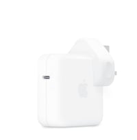 70W USB-C napájací adaptér Apple pre Mac a iPad, s 24-kolíkovým konektorom a britskou zástrčkou 3